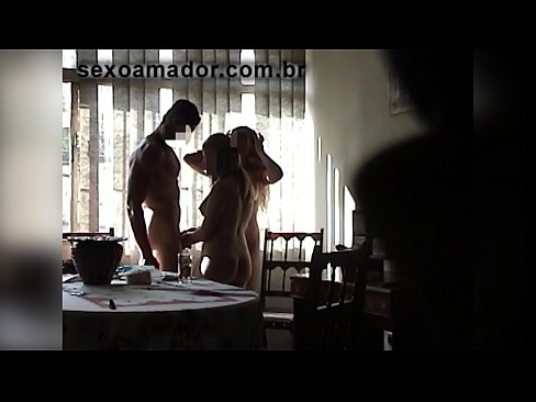 ❤️ Tugann cairde gnéis cuireadh d'fhear ollmhór agus do thriúr in éineacht leis ❌ Super porn uainn ga.hentaiteca.ru