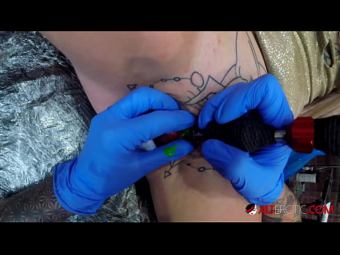 ❤️ An hottie thar a bheith tattooed Sully Savage fuair tattoo ar a clitoris ❌ Super porn uainn ga.hentaiteca.ru